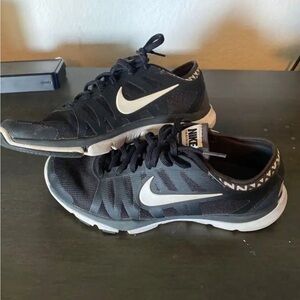 NIKE Tennis Shoes